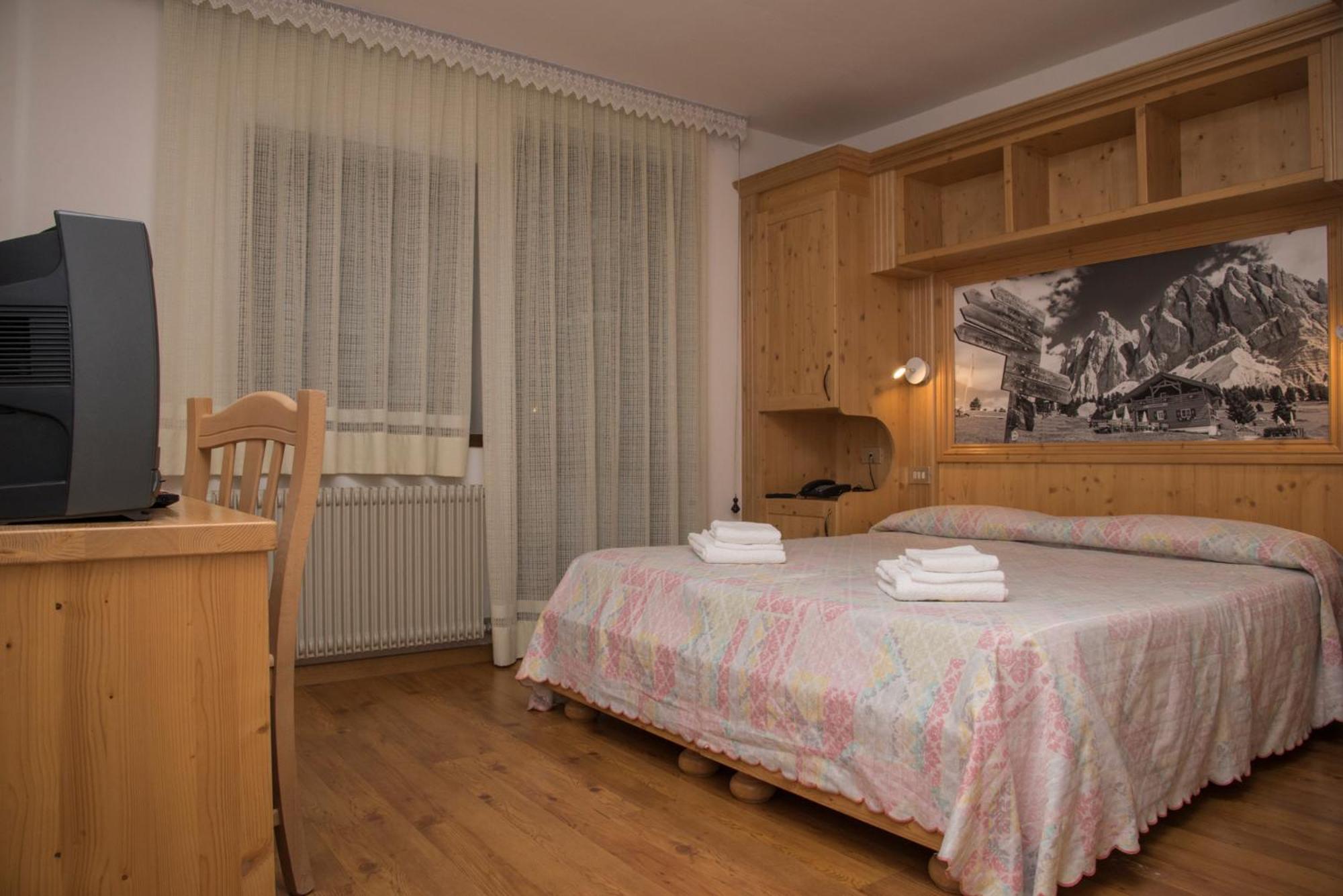 Hotel Cima Tosa ซาน ลอเรนโซ อิน บานาเล ภายนอก รูปภาพ